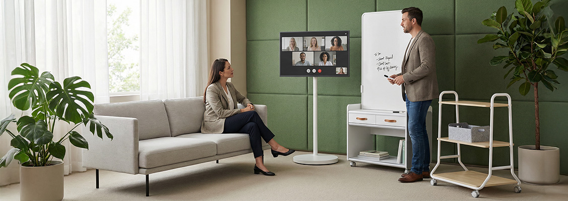 drewniane biurko regulowane male