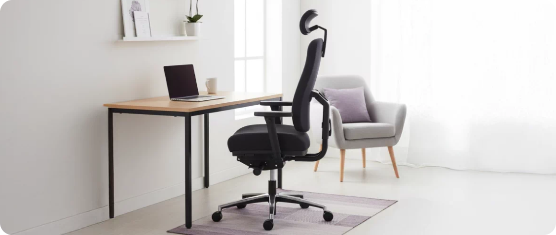 Modern warm office-style workstation with an ergonomic Spacetronik fabric chair and a height-adjustable desk