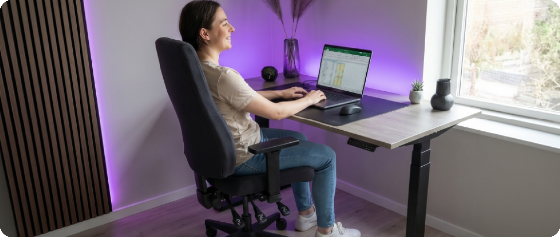 Ergonomic fabric desk chair Spacetronik from the Ergo Fabric series in a modern home office