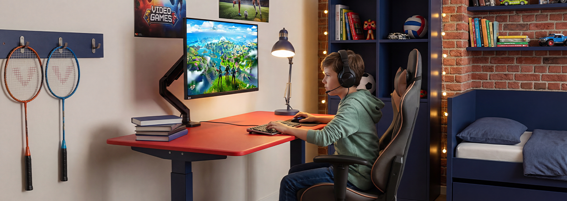 Ergonomiczne ramię gazowe do monitora Spacetronik w pokoju dziecka - nowoczesny i zdrowy prezent na Komunię 2026