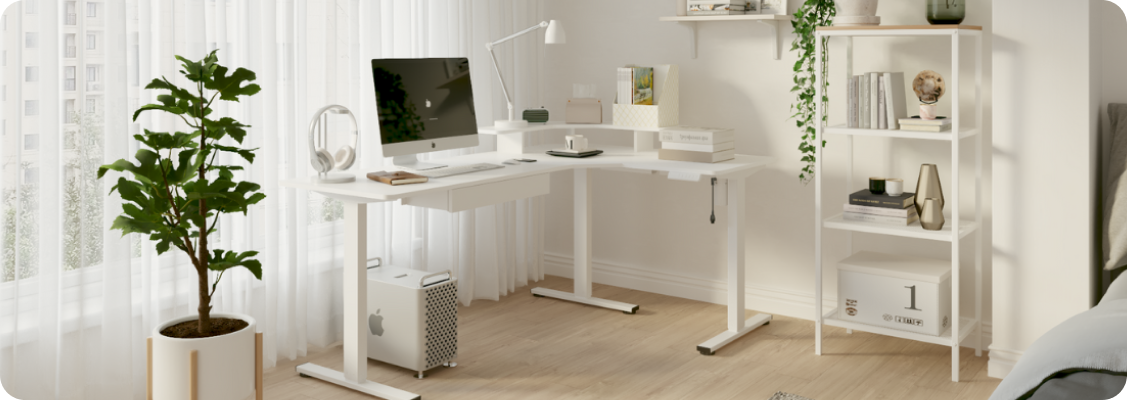 Spacetronik Loris electric desk with a visible two-level desktop, making it easier to work in sitting and standing positions.