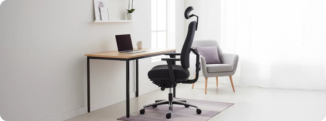 Czarny fotel ergonomiczny siatkowy