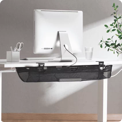 Organizacja przewodów na biurku