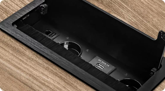 Organizacja przewodów na biurku