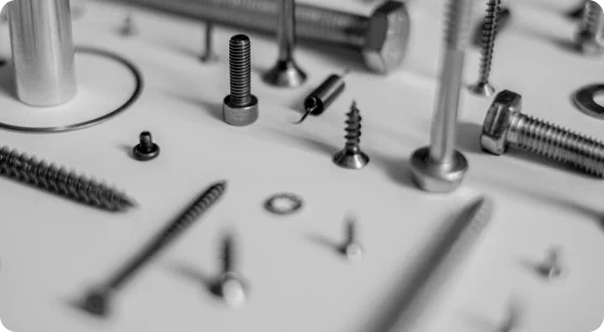 Uchwyty biurkowe i dodatki do biurek