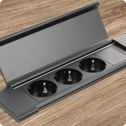 Gniazda meblowe zasilające wpuszczane w blat