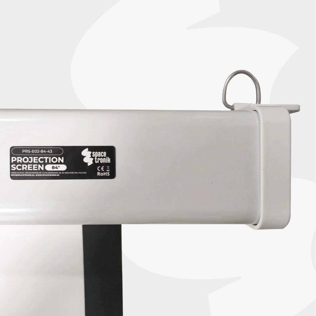 Elektryczny ekran projekcyjny w kinie domowym i sali konferencyjnej