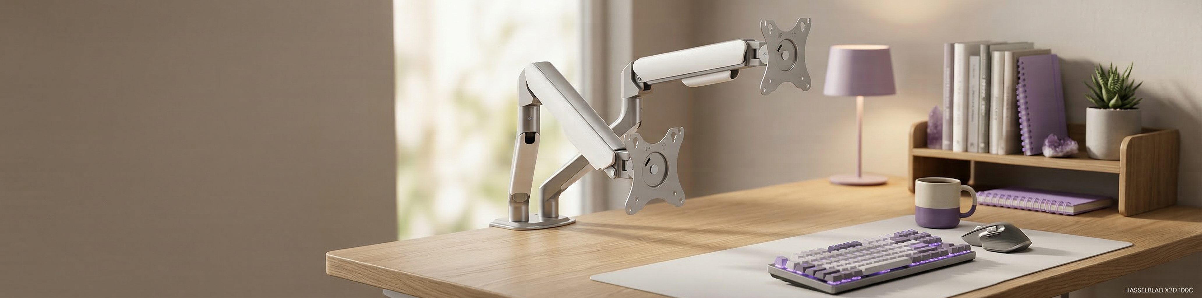 Eleganckie podwójne ramię do monitora Spacetronik SPA123S na minimalistycznym biurku