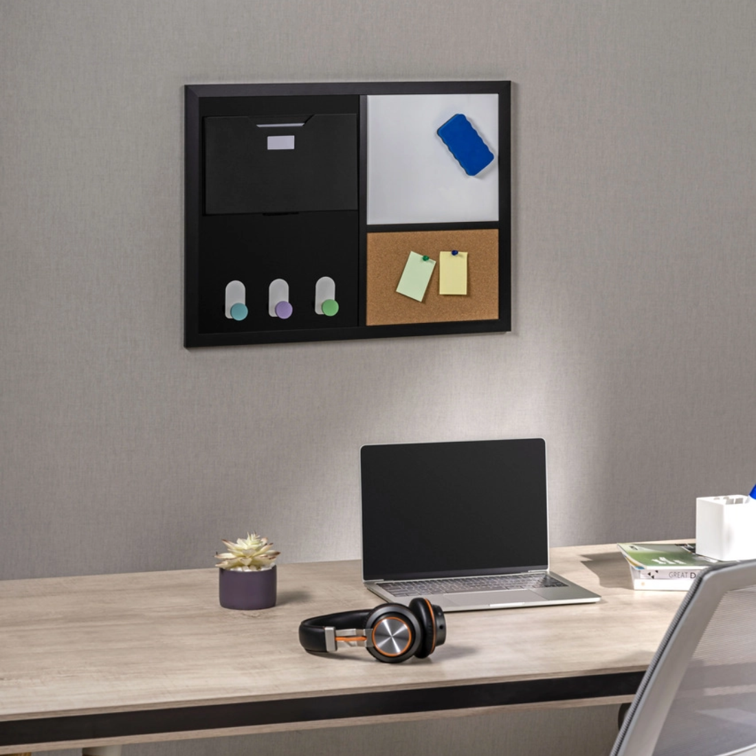 Gładka powierzchnia suchościeralna i korkowa tablicy 3w1 łatwa w czyszczeniu