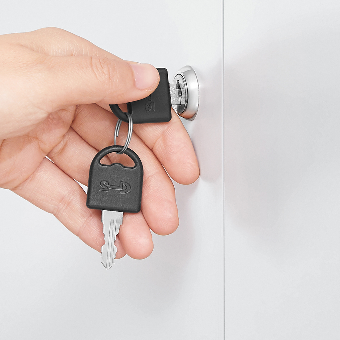 Metalowy zamek w szafce Spacetronik SPC160BS dwa klucze w zestawie