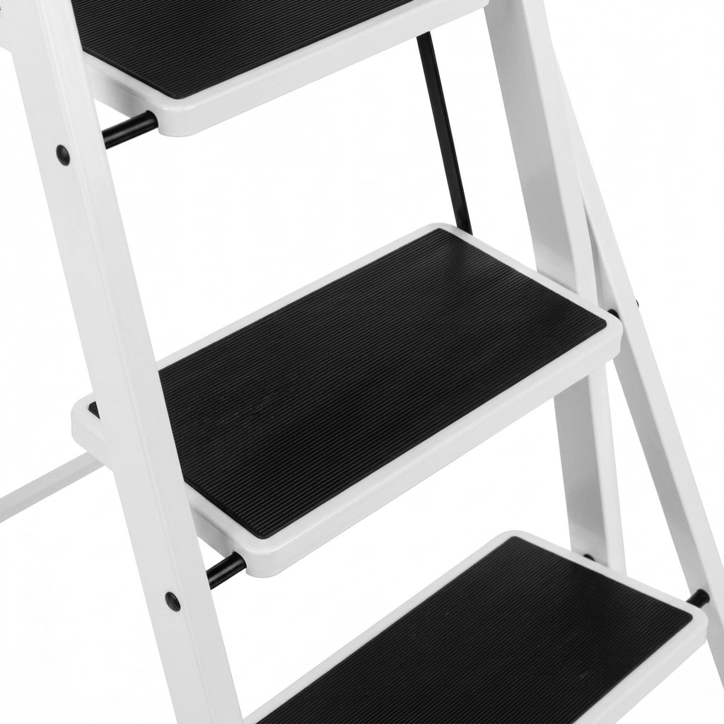 Zusammengeklappte flache 4-stufige Haushaltsleiter Spacetronik SPG241W mit 4 cm Dicke